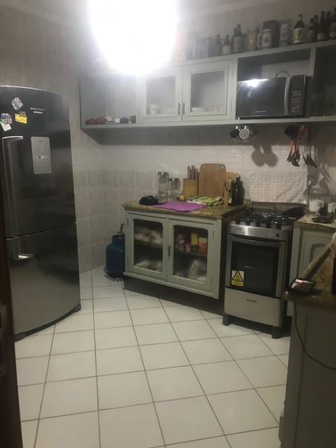 Fridge, oven, stovetop, electric kettle