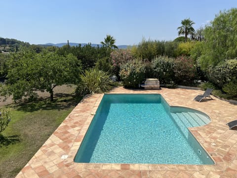 Huge garden in the best parts of Mougins.