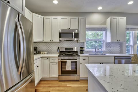 Fully updated kitchen with many appliance and fully appointed