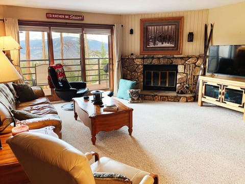 Large, cozy common area with stunning mountain view