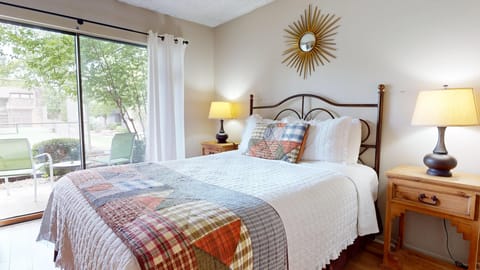 Queen size bed in the primary bedroom