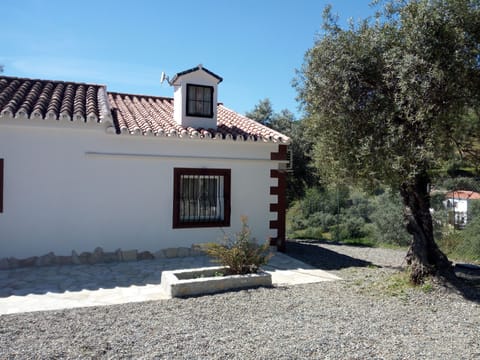 La Entrada y Parking