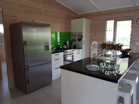 Private kitchen | Fridge, microwave, oven, stovetop