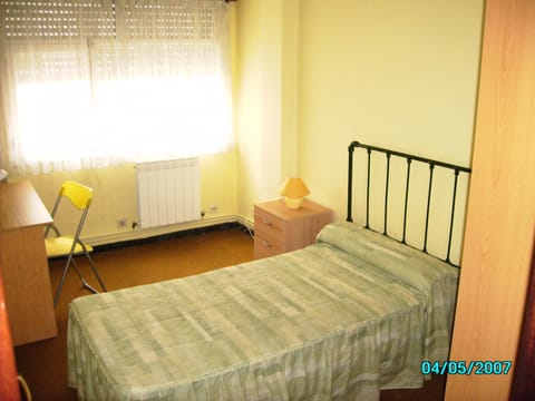 3 bedrooms, iron/ironing board, bed sheets