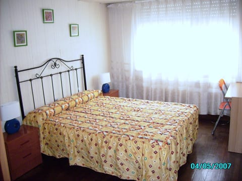 3 bedrooms, iron/ironing board, bed sheets