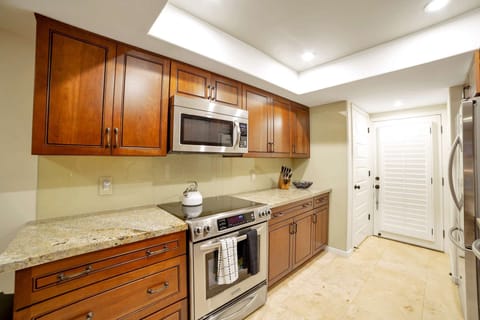 Life is too short. Let's eat!