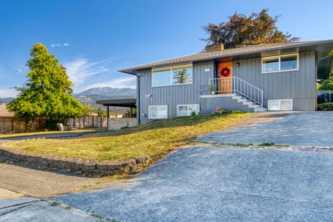 Park I the driveway on the right, Leftside is from guests in lower unit