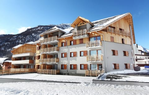 Located in Serre Chevalier, a ski resort in the Hautes Alpes region, the Residence basks in the sunshine of the South of France
