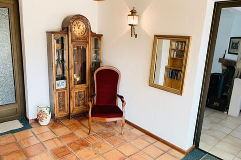 Le hall d’entrée… / The entrance hall…