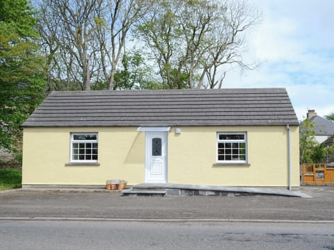 Attractive detached holiday home | Harland Cottage, Castletown, near Thurso
