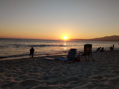 Beach nearby, sun loungers, beach towels