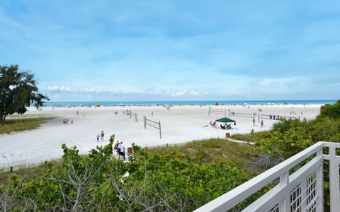 Beach nearby, sun loungers, beach towels