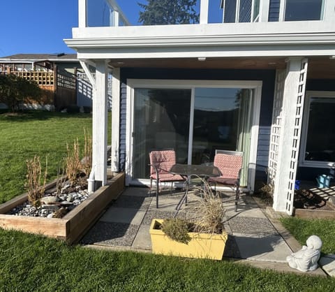 patio area with views to Sooke harbour