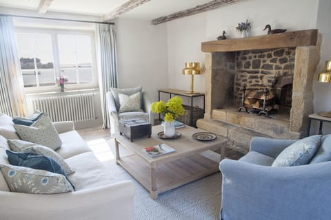 Living room with bay view, wood chimney  and interior garden 