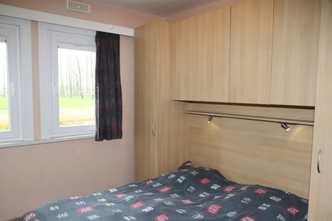 2 bedrooms, in-room safe, iron/ironing board, cribs/infant beds