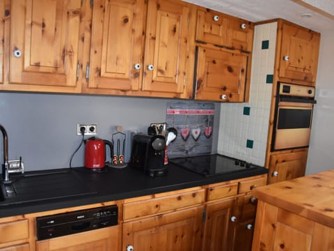 Fridge, microwave, dishwasher, coffee/tea maker