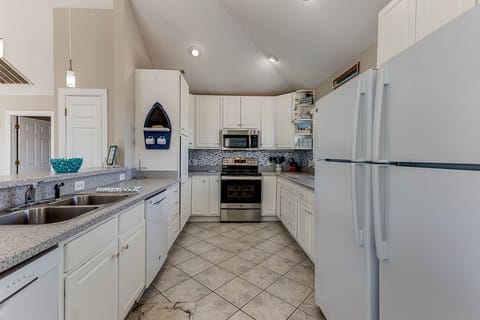 Full-size fridge, microwave, dishwasher, paper towels