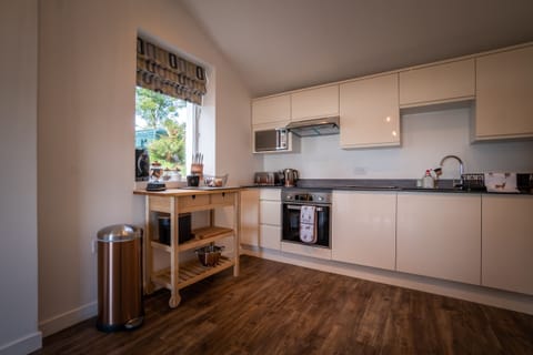 Fully equipped and integrated kitchen.