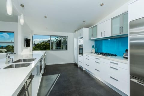 Double sink, double ovens, double dishwashers & Kitchen TV