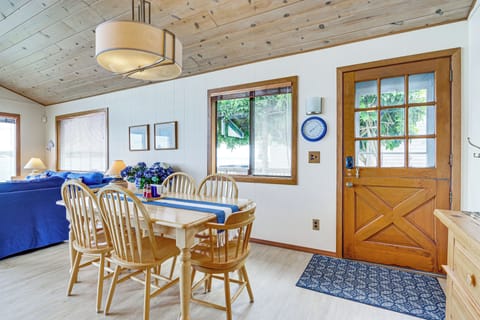 Dining Area | Dishware & Flatware