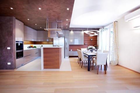 The exquisite kitchen diner
for eight guests.