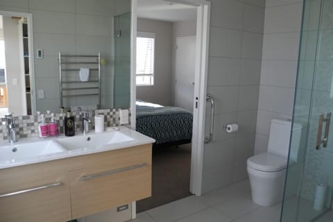 Shared ensuite with Bedroom 1 and 2