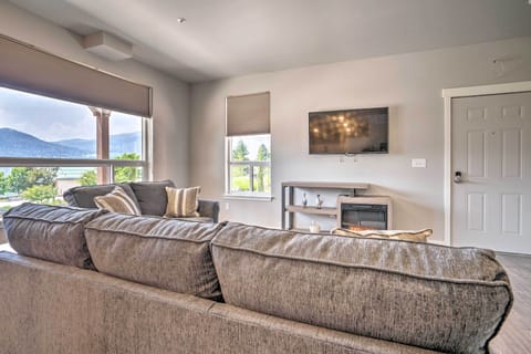 Living Room | Central A/C & Heating | Smart TV