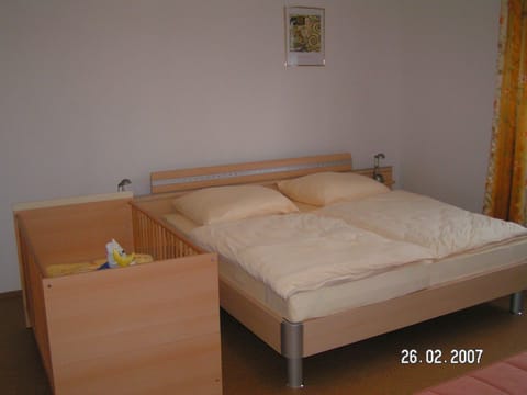 2 bedrooms, bed sheets