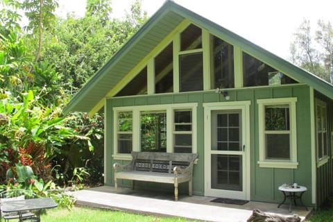 Hawaiian Tropical Hideaway 
Cottage
