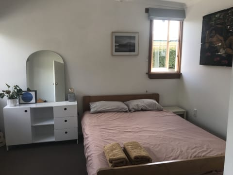 3 bedrooms, desk, free WiFi, bed sheets