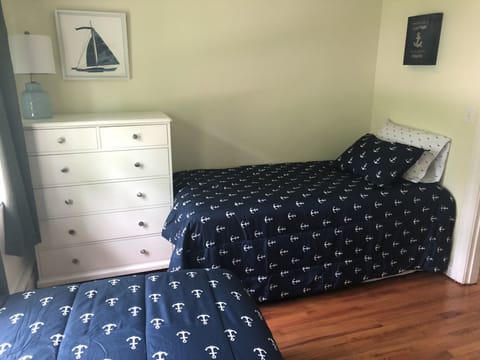 4 bedrooms, desk, iron/ironing board, travel crib