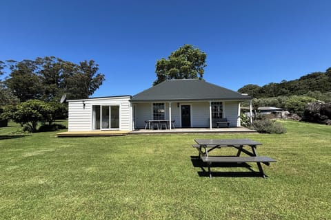 Homestead about 30m from water's edge. Table & chairs on deck plus picnic table.