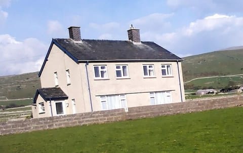 Tyddyn Mawr Farmhouse