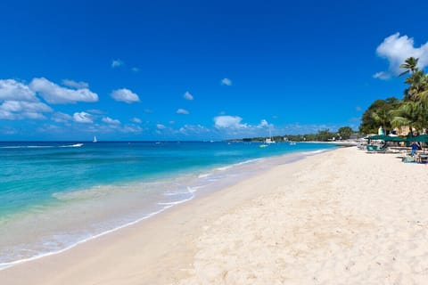 Beach nearby, sun loungers, beach towels