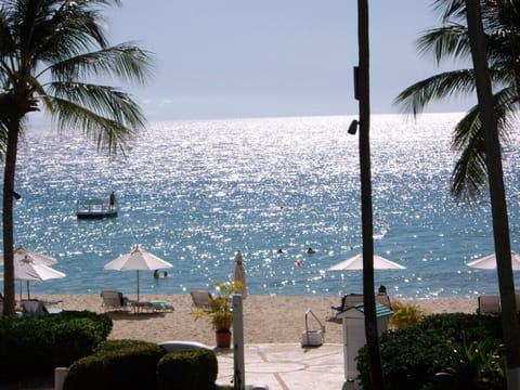 Beach nearby, sun loungers, beach towels