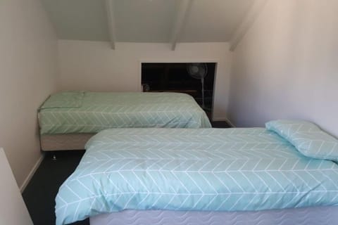 Bedroom 2x single beds