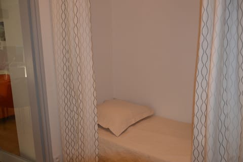 1 bedroom, iron/ironing board, free WiFi, wheelchair access