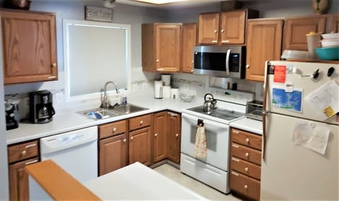 Keurig, Mr. Coffee, Espresso, air fryer, microwave, toaster oven, ice maker, etc