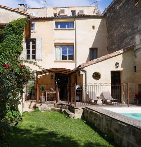Beautiful relaxing garden, patio and pool!