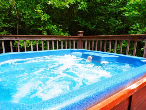 Very Private Hot Tub... No Neighbors! Romance Under the Stars!