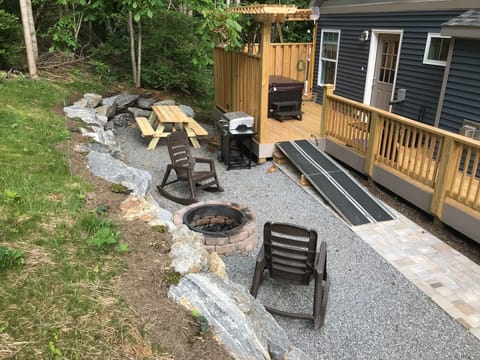 Grilling and picnic area
