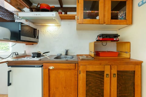 Fully equipped kitchenette