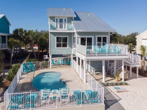 Swim in the Pool, Fish, Paddle, Grill, Relax in the backyard or walk to beach!