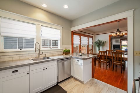 Kitchen w/ Eating Bar