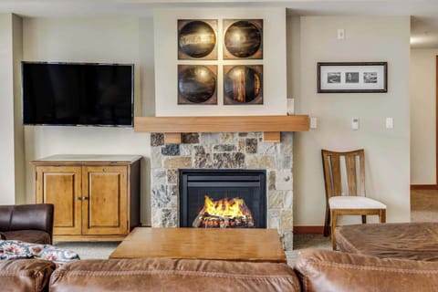 02_84_Carriage_Way_CP3304002