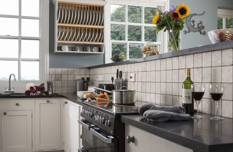 Ground floor: Fully equipped kitchen with electric range cooker