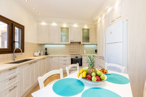 Indoor dining area in the kitchen,