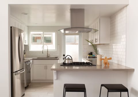 Breakfast counter (Hamilton 1).