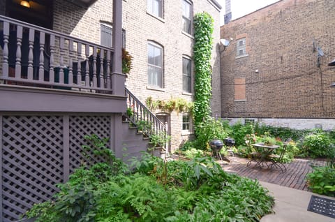 Outdoor Seating & Grill