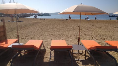 Beach nearby, sun loungers